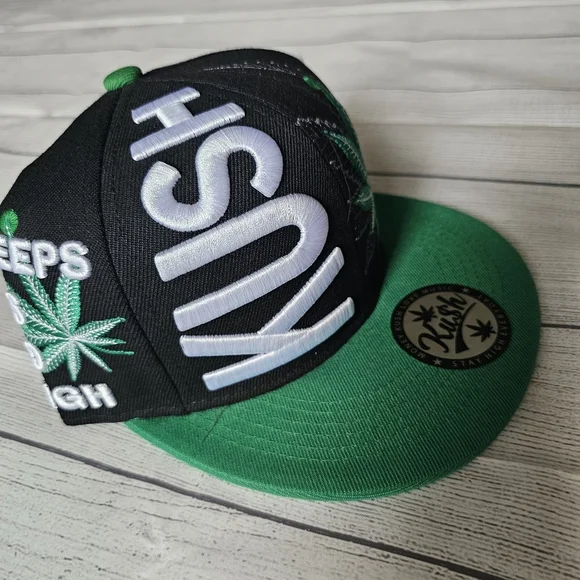 Snapback - Black and Green Kush Embroidered - Picture 5 of 9